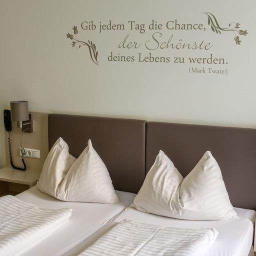 LINZ la 379 | de 3* LOKOMOTIVE HOTEL - (Austria) RON HOTELMIX